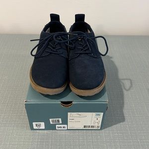 Boys Tom’s Navy Suede Oxford shoe in size 1 Youth